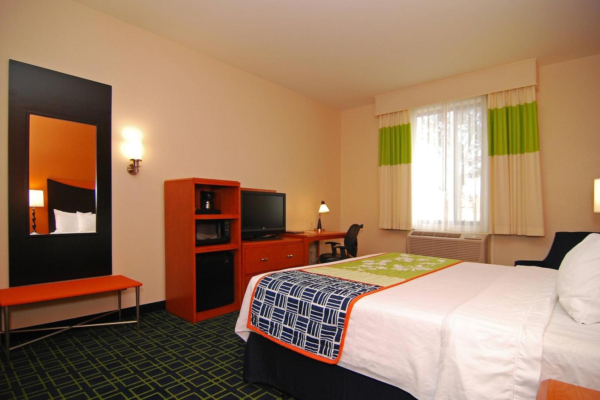 Hotel Fairfield & Tehachapi